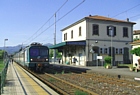 FERROVIA PONTREMOLESE - L'attuale stazione di Villafranca-Bagnone, in esercizio sul tratto dove la vecchia linea e quella nuova si compenetrano
