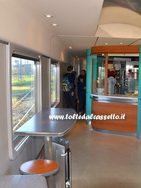 FONDAZIONE FS ITALIANE - Angolo bar di carrozza ristorante