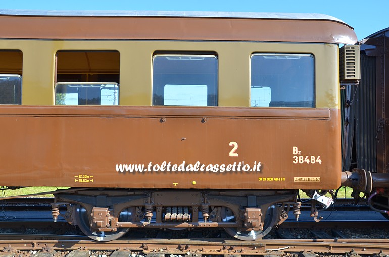 FONDAZIONE FS ITALIANE - Carrozza di seconda classe BZ-38484 (particolare)