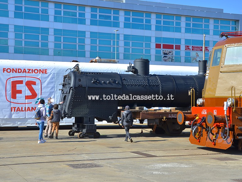 MUSEO TRENI STORICI DELLA SPEZIA (Open Day del 18 Marzo 2023) - Caldaia di locomotiva a vapore esposta sul piazzale del deposito