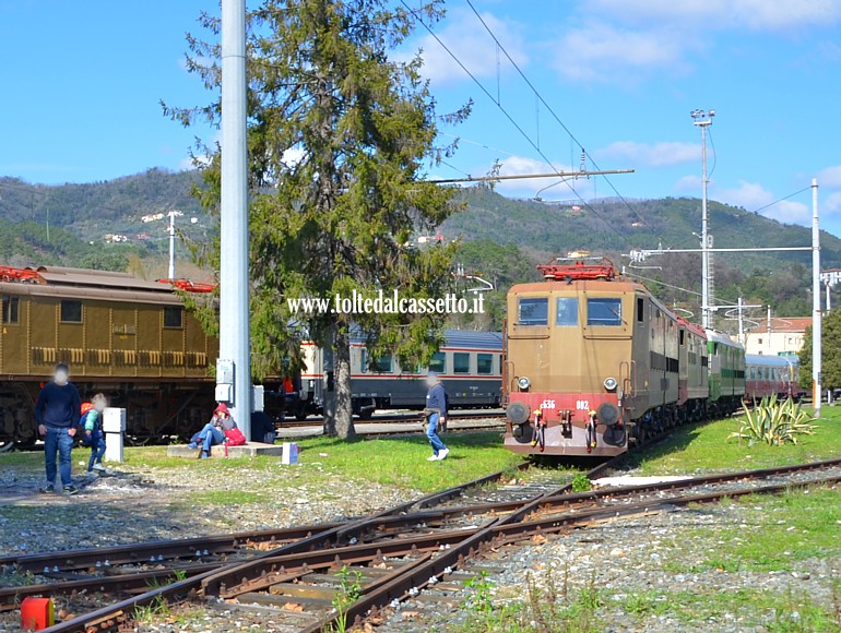 MUSEO TRENI STORICI DELLA SPEZIA (Open Day del 18 Marzo 2023) - Locomotiva elettrica E.636-002 in mostra sui binari del parco