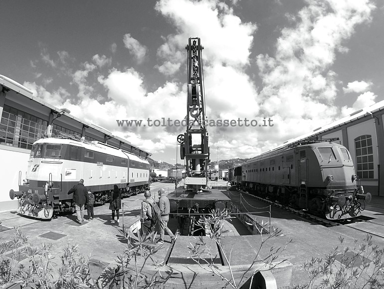 MUSEO TRENI STORICI DELLA SPEZIA (Open Day del 18 Marzo 2023) - Locomotive elettriche E.636-117 e E.428-226 all'entrata del piazzale esterno