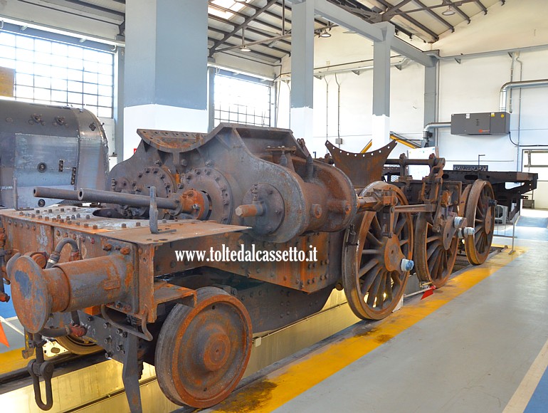 MUSEO TRENI STORICI DELLA SPEZIA (Open Day del 18 Marzo 2023) - Pianale di locomotiva a vapore in corso di restauro