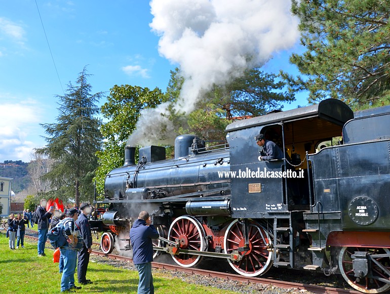 MUSEO TRENI STORICI DELLA SPEZIA (Open Day del 18 Marzo 2023) - La locomotiva a vapore 625-017 in movimento sotto gli occhi attenti dei visitatori