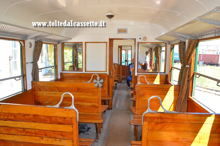 MUSEO TRENI STORICI DELLA SPEZIA (Porte Aperte del 25 Aprile 2018) - A bordo di una carrozza di 2a classe delle Ferrovie Nord Milano (anno 1924), che fu utilizzata dall'azienda Solvay di Livorno per il trasporto dei propri operai