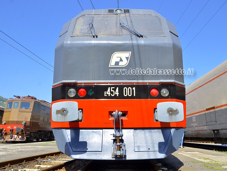 MUSEO TRENI STORICI DELLA SPEZIA (Porte Aperte del 25 Aprile 2018) - Frontale di ocomotiva elettrica E.454-001 carrozzata Pininfarina e costruita in soli 3 esemplari