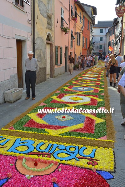 BRUGNATO (Infiorata del Corpus Domini 2014) - Logo e tappeto floreale nel Borgo San Bernardo (in dialetto locale "'U Burgu")