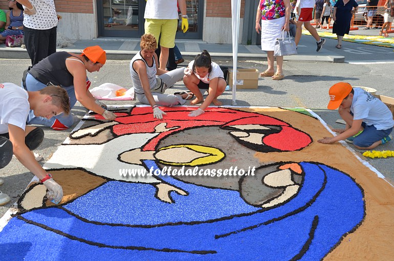 BRUGNATO (Infiorata del Corpus Domini 2014) - Quadro stlizzato della "Sacra Famiglia"