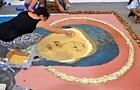 BRUGNATO (Infiorata del Corpus Domini 2015) - Quadro raffigurante il volto di una Madonna contornato da fiori secchi e petali di margherite