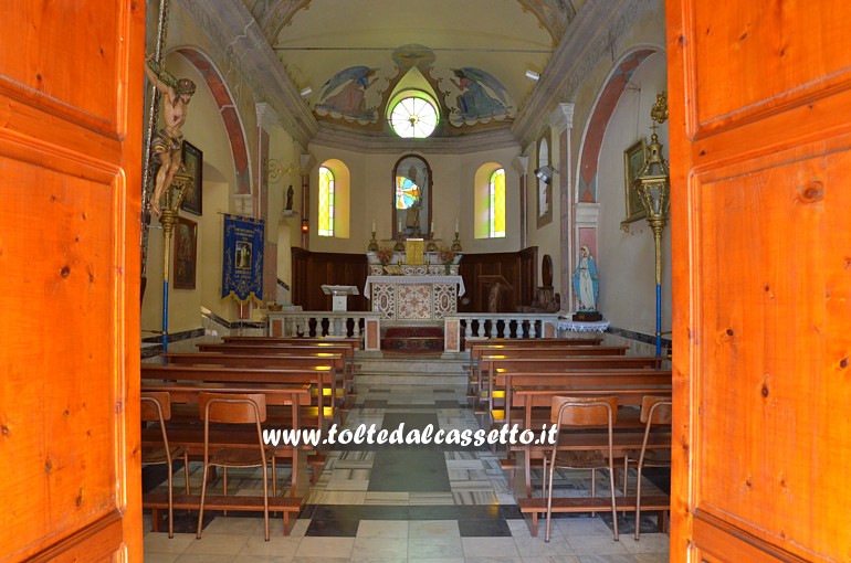 BRUGNATO (Infiorata del Corpus Domini 2015) - Entrata e interno dell'Oratorio di San Bernardo