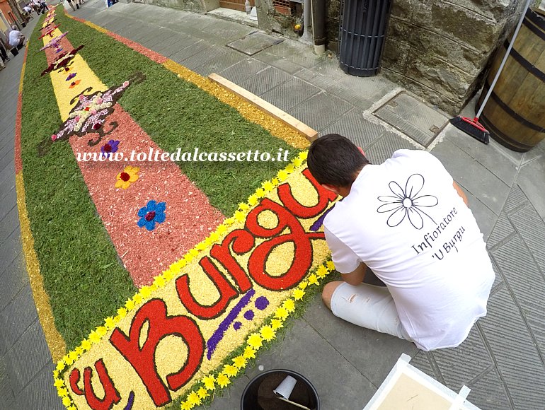 BRUGNATO (Infiorata del Corpus Domini 2023) - Allestimento logo del Borgo San Bernardo