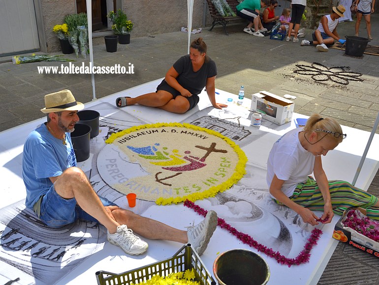 BRUGNATO (Infiorata del Corpus Domini 2025) - Allestimento di un quadro con tema il Giubileo del 2025