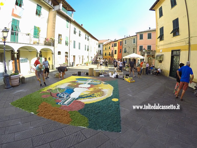 BRUGNATO (Infiorata del Corpus Domini 2025) - Allestimento di un quadro floreale in Piazza Brosini