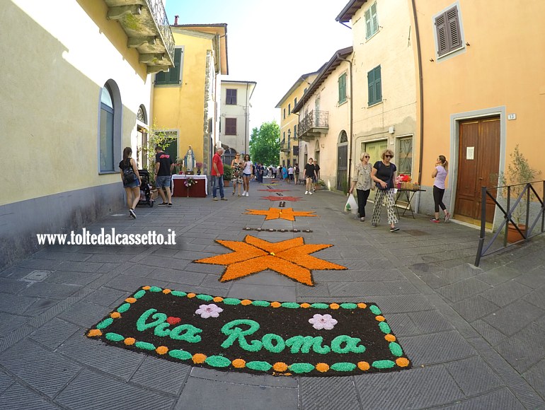 BRUGNATO (Infiorata del Corpus Domini 2025) - Logo di Via Roma con tappeto floreale