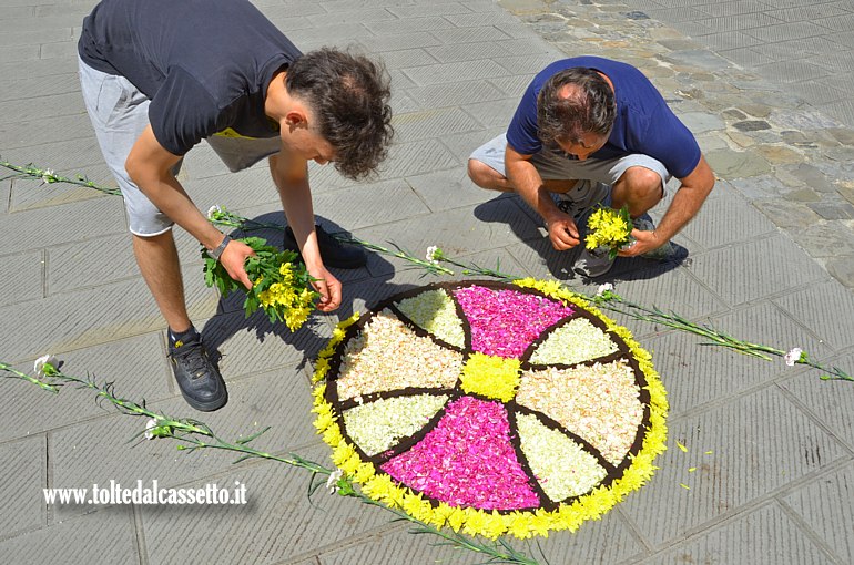 BRUGNATO (Infiorata del Corpus Domini 2026) - Allestimento del tappeto floreale in Piazza Ildebrando