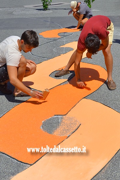 BRUGNATO (Infiorata del Corpus Domini 2026) - Allestimento del tappeto floreale in Via Briniati
