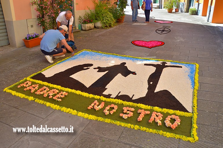 BRUGNATO (Infiorata del Corpus Domini 2026) - Allestimento di un quadro con la scritta "Padre Nostro" in Via Riva D'Armi