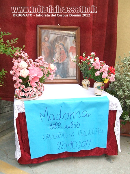 BRUGNATO (Infiorata del Corpus Domini 2012) - Altare alla Madonna dell'Ulivo (Via Roma)