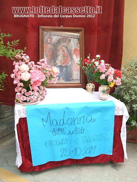 BRUGNATO (Infiorata del Corpus Domini 2012) - Altare alla Madonna dell'Ulivo (Via Roma)