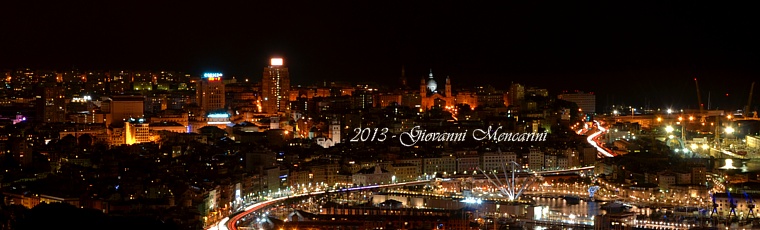 GENOVA - Skyline notturno del Porto Antico e del centro storico