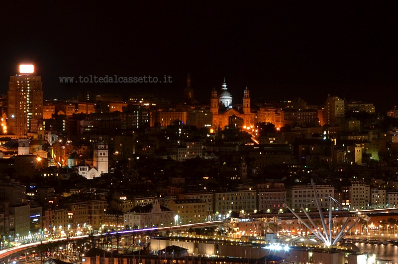 GENOVA - Notturno sulla Basilica di Carignano. Visibili anche le strutture del Bigo, il campanile di San Lorenzo e il grattacielo di Piazza Dante