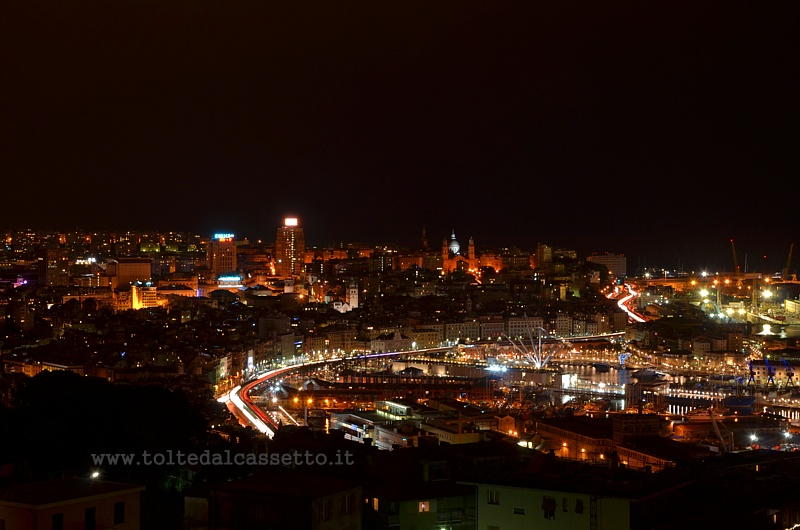 GENOVA - Skyline notturno