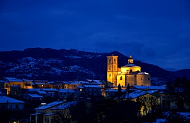 SANTO STEFANO DI MAGRA - Notturno sulla pieve e il centro storico dopo una nevicata