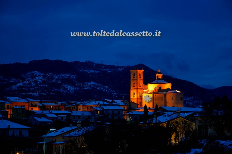 SANTO STEFANO DI MAGRA - Centro storico e chiesa dopo la nevicata del 24 febbraio 2013