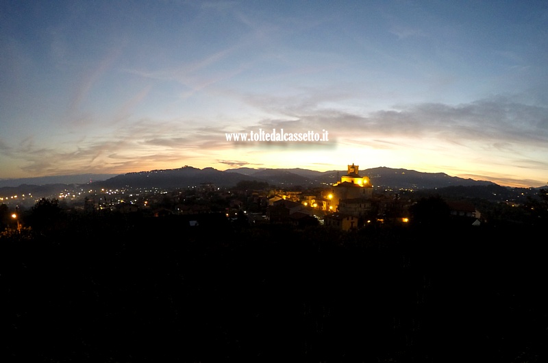 SANTO STEFANO DI MAGRA - Panorama all'imbrunire con sfondo la Val di Magra