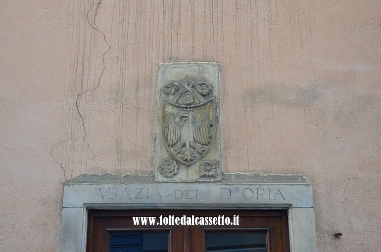 GENOVA (Chiesa di San Matteo) - Sovrapporta che qualifica l'edificio come "Abazia dei D'Oria"