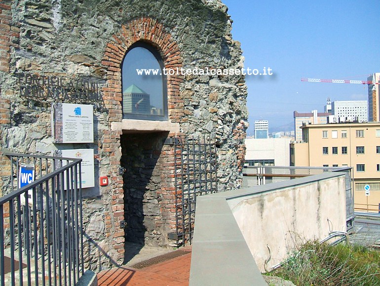 GENOVA - Entrata del Museo della Lanterna