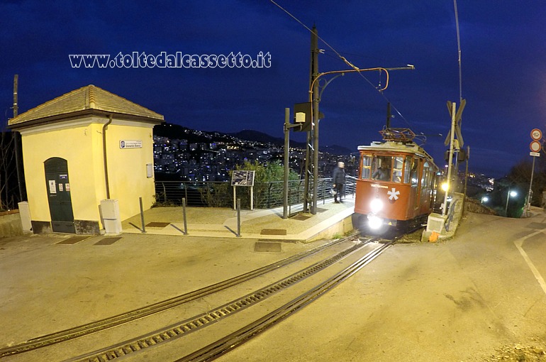 FERROVIA A CREMAGLIERA PRINCIPE-GRANAROLO - La fermata accessibile di Granarolo-Bianco in una foto notturna