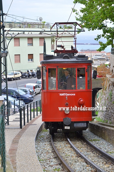 FERROVIA A CREMAGLIERA PRINCIPE-GRANAROLO - Vettura alla fermata di Via Bari