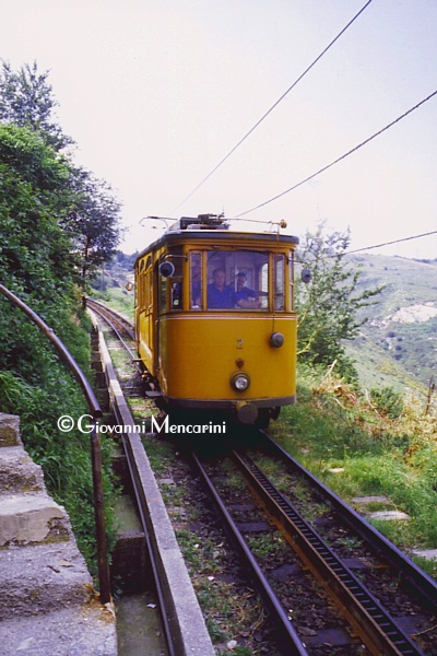 FERROVIA A CREMAGLIERA PRINCIPE-GRANAROLO - Foto degli anni '90 con vettura in arrivo alla Chiassaiuola