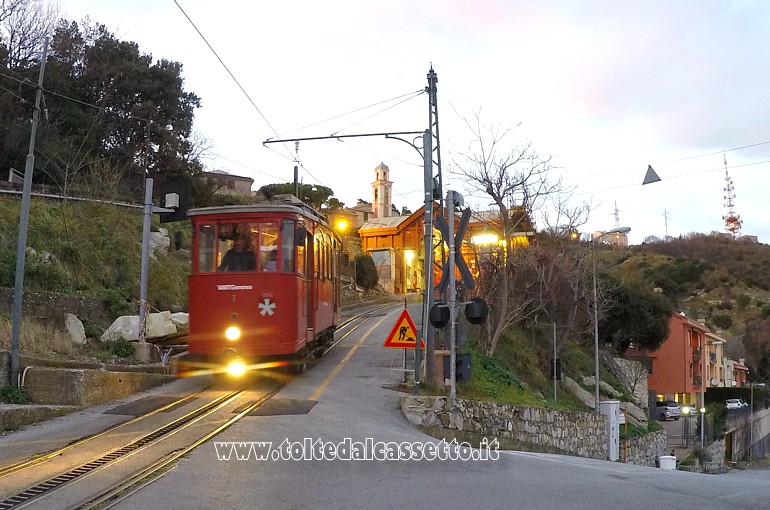 FERROVIA A CREMAGLIERA PRINCIPE-GRANAROLO - La vettura n 1 appena partita da Granarolo al calar della sera