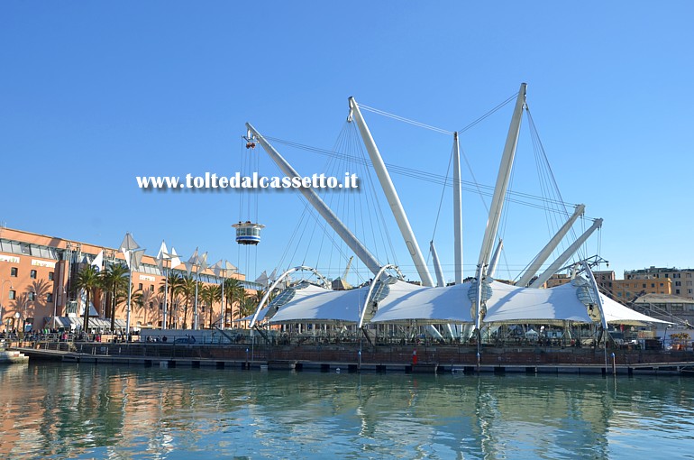 GENOVA (Porto Antico) - Il Bigo durante il sollevamento