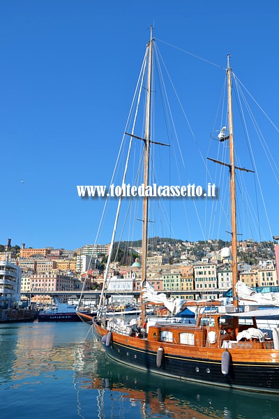 GENOVA (Porto Antico) - Veliero all'ormeggio