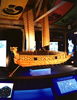 GENOVA EXPO 1992 - Modello di nave tartaruga (Kobukson), inventata nel 1592 dall'ammiraglio coreano Yi Sun-Shin. Questa fu la prima imbarcazione da guerra, corazzata in ferro, della storia GENOVA EXPO 1992 - Modello di nave tartaruga (Kobukson), inventata nel 1592 dall'ammiraglio coreano Yi Sun-Shin. Questa fu la prima imbarcazione da guerra, corazzata in ferro, della storia