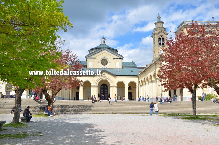 SANTUARIO DI NOSTRA SIGNORA DELLA GUARDIA - Vista frontale con scalinata