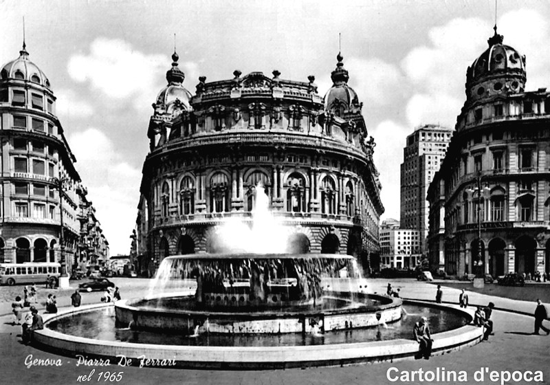 GENOVA - Cartolina raffigurante Piazza De Ferrari nel 1965