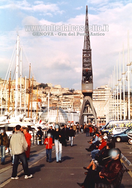 GENOVA - Molo del Porto Antico con gru d'epoca