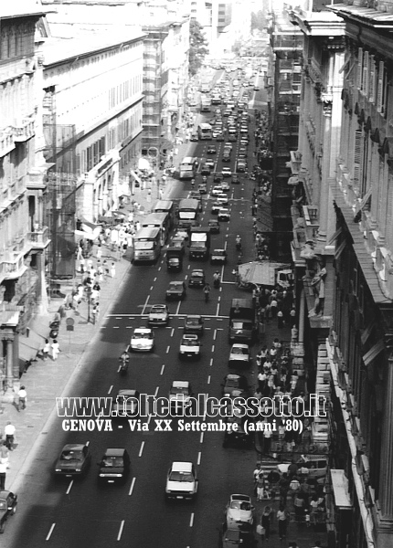 GENOVA - La trafficata Via XX Settembre negli anni '80 del secolo scorso