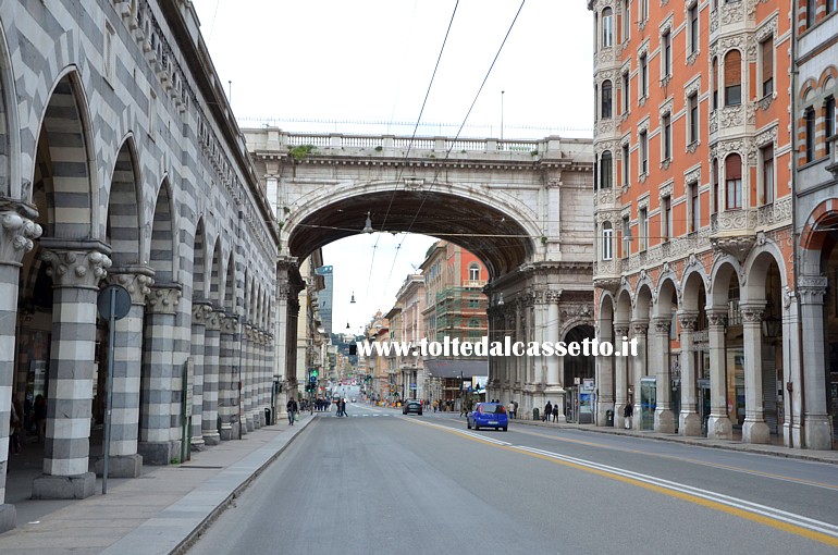 GENOVA - Via XX Settembre con Ponte Monumentale (vista in direzione Brignole)