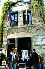 GENOVA (Vico Dritto Ponticello) - Facciata della Casa di Cristoforo Colombo