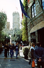 GENOVA (Vico Dritto Ponticello) - Scorcio delle torri di Porta Soprana