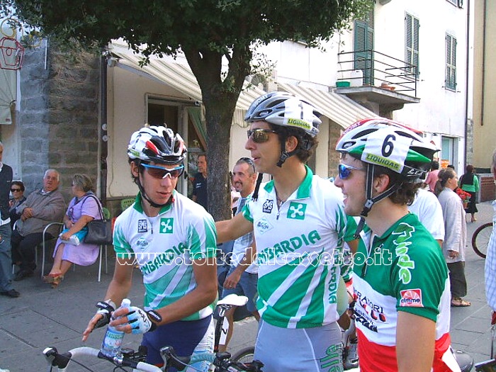 GIRO DELLA LUNIGIANA 2007 - Daniele Ratto (n.1), vincitore a Pontremoli, attorniato dai compagni di squadra Locatelli (n.2) e Nalini (n.6 - campione d'Italia)