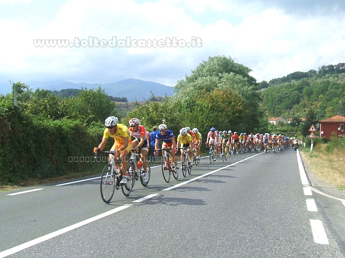 GIRO DELLA LUNIGIANA 2009 (1a tappa) - Il gruppo nei pressi di Pontremoli