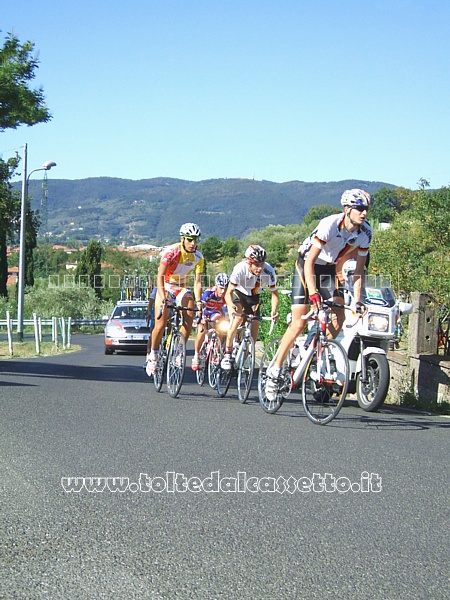 GIRO DELLA LUNIGIANA 2009 (4a tappa) - Il tedesco Tobias Lergenmuller (n.53) alla testa di un gruppo di fuggitivi sulla salita della Carlotta a Castelnuovo Magra