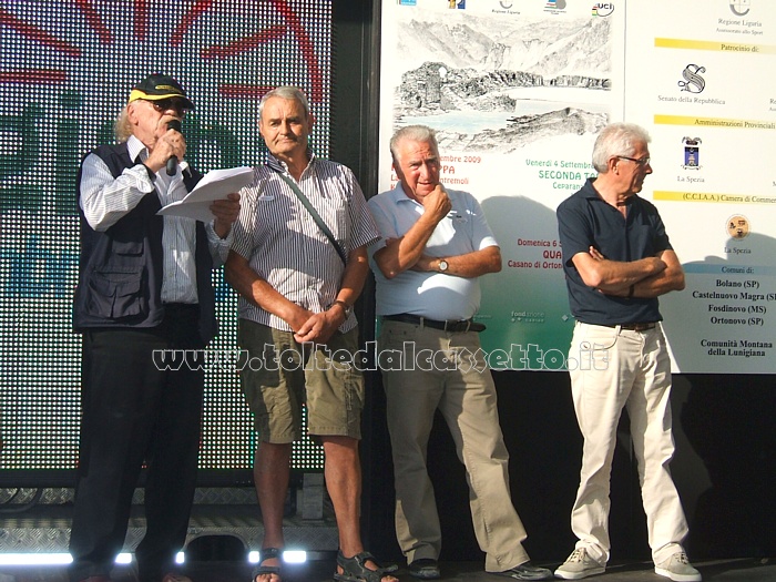 GIRO DELLA LUNIGIANA 2009 - A Fosdinovo, come da tradizione, erano presenti alcune vecchie glorie del ciclismo, che sono state intervistate da Angelo Tonelli