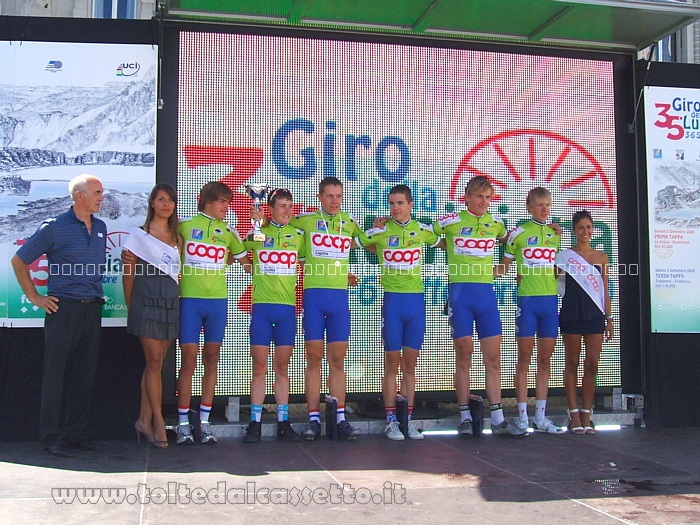 GIRO DELLA LUNIGIANA 2009 - Premiazione dell'Olanda, che  risultata la migliore squadra straniera (maglia senape)